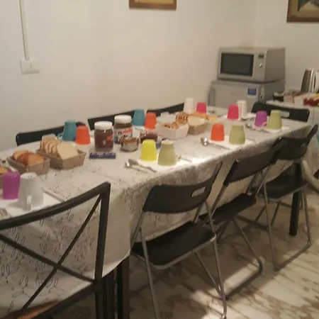 Alojamento de Acomodação e Pequeno-almoço Casa Eugenio Montale *