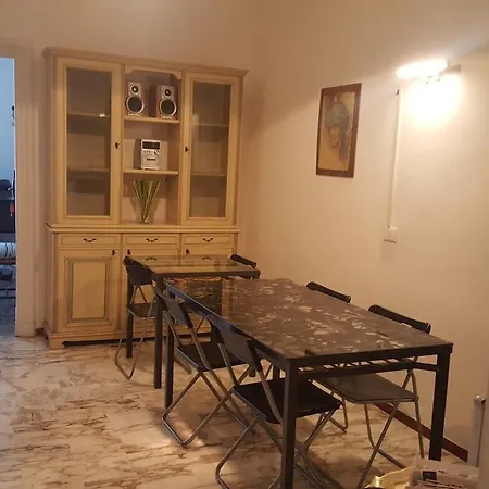 Alojamento de Acomodação e Pequeno-almoço Casa Eugenio Montale *